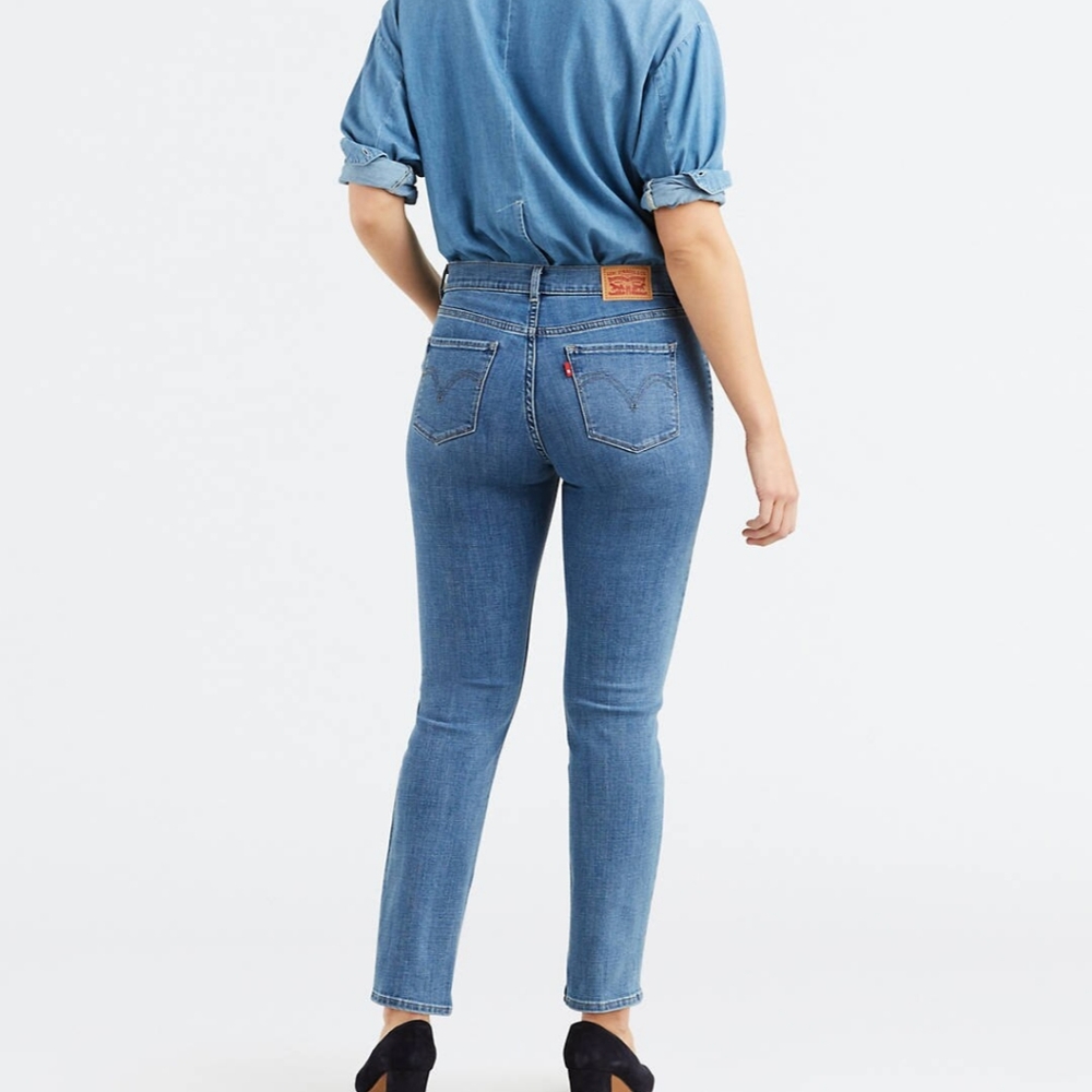 Classic Straight Fit Women's Jeans